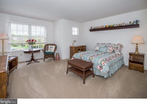 664 Greycliffe Ln, Prospectville PA  19002-1951 exterior