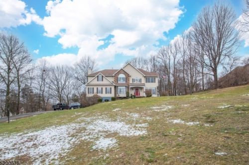 8 Jenny Ln, Wantage NJ  07461-4550 exterior