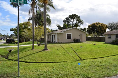 498 Duval Ave, Fort Pierce, FL 34983-2812