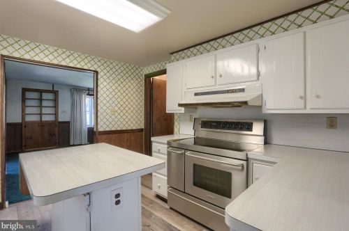 6114 Blue Grass Ave, Harrisburg PA 17112-2327 exterior