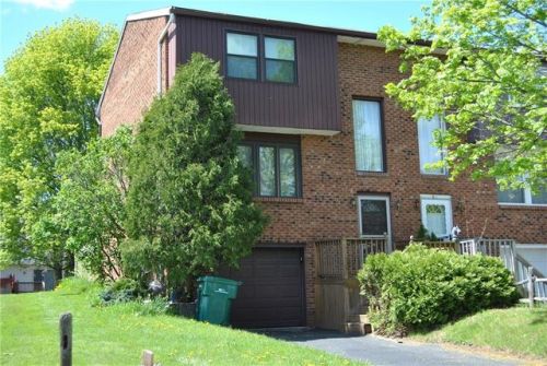 89 Carriage Ct, Canandaigua, NY 14425-9308