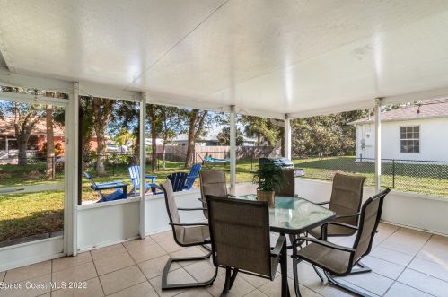 668 Forster Ave, Sebastian FL  32958-4828 exterior