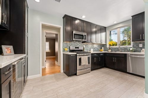 2823 Yearling St, Lakewood CA  90712-2920 exterior