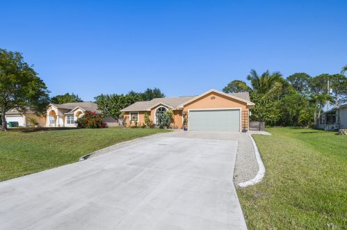 4193 Muncie St, Fort Pierce, FL 34953-3199