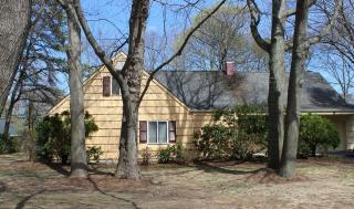 9 Lakeside Dr, Hauppauge, NY 11779-1931