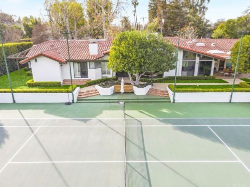 5242 Amestoy Ave, Van Nuys CA 91406-2112 exterior