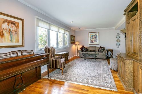 47 Elderwood Ln, Huntington Station, NY 11747-1551