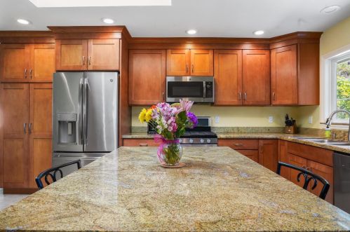 118 Margie Dr, Concord, CA 94523-2928