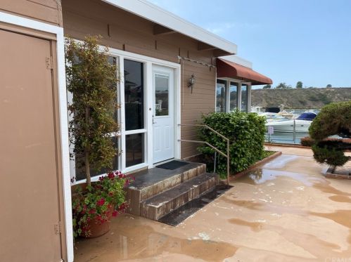 1 Saratoga, Newport Beach CA  92660-6152 exterior