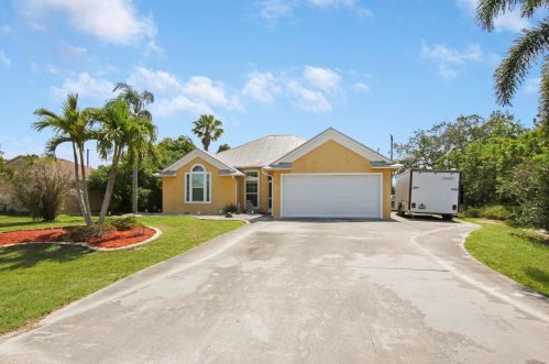 715 Hogan St, Fort Pierce, FL 34983-8769