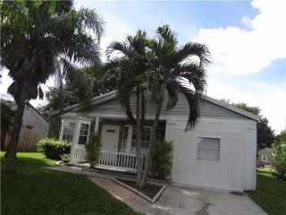 1611 127th Ave, Hollywood, FL 33027-2145