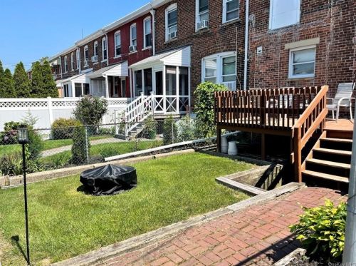 14 Stephenson Blvd, New Rochelle NY  10801-4402 exterior