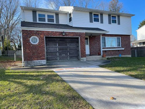 48 Arbor Ln, South Setauket, NY 11720-2544