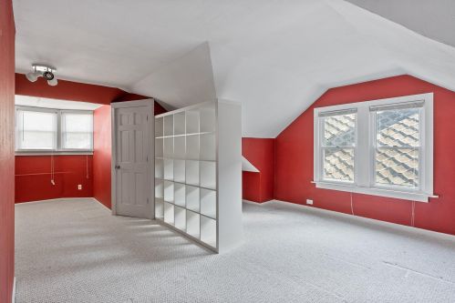 3023 Oakland Ave, Milwaukee WI 53211-3233 exterior