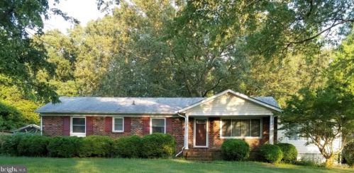 139 Folly Neck Rd, Foneswood, VA 22572-3833