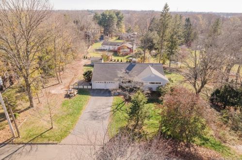25 Greenfield Dr, Bridgeport, CT 06606-4429