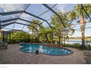 8131 Valiant Dr, Naples, FL 34104-6670