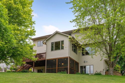 1888 White Oak Dr, Chaska MN  55318-2878 exterior