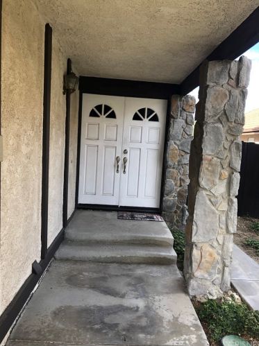 19743 Collins Rd, Santa Clarita, CA 91351-4824