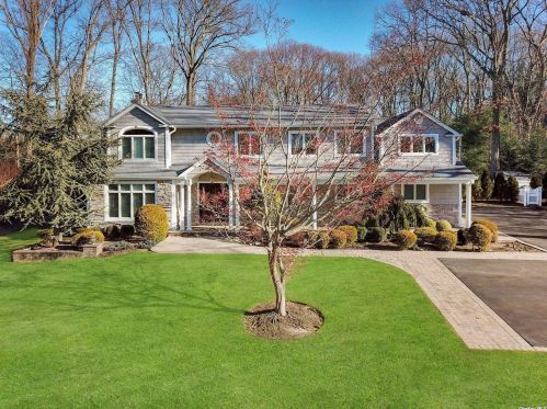 16 Winter Ln, Huntington Station, NY 11746-5727