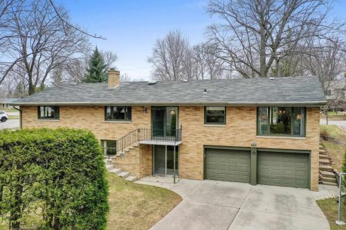2360 Hillside Ln, Green Bay, WI 54302-4247