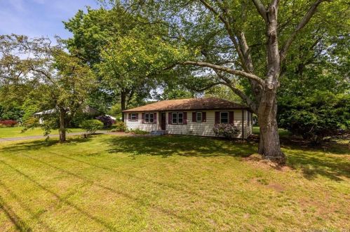 369 Burnham St, Manchester, CT 06042-1613