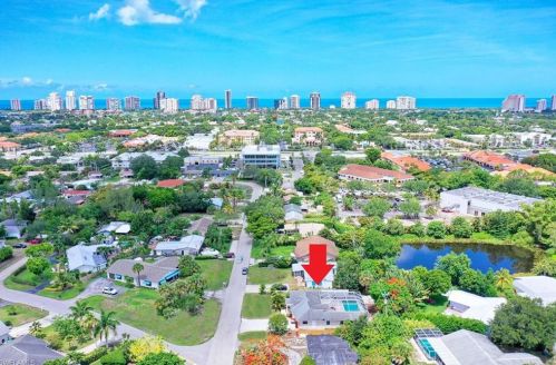 1109 Alhambra Cir, Naples FL 34103-3291 exterior