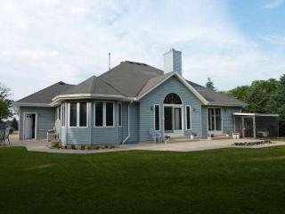 4734 Lookout Ln, Waterford, WI 53185-3372