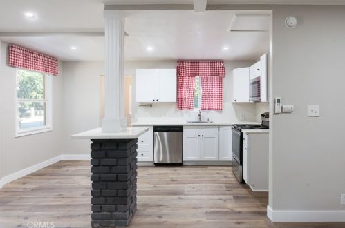 15649 Spunky Canyon Rd, Santa Clarita CA  91390-4904 exterior