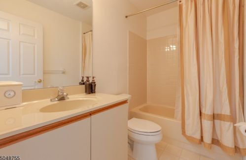 18 Springholm Dr, Berkeley Heights NJ  07922-2721 exterior