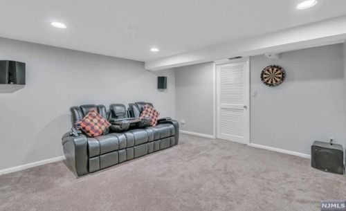 405 Alpine Ter, Ridgewood NJ  07450-1403 exterior