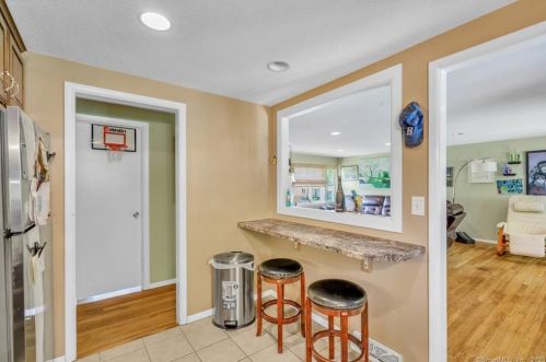 35 Keeney St, Manchester CT 06040-7054 exterior