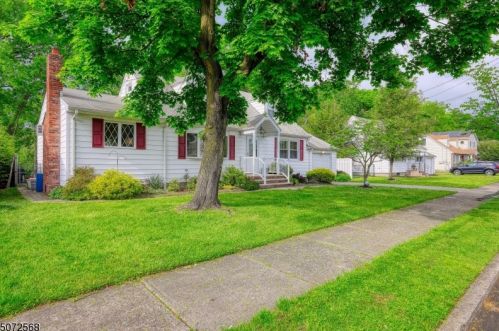 73 Winifred Dr, Paterson, NJ 07512-1110