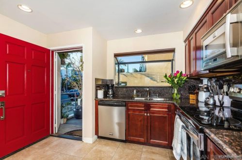 3802 Crown Pt Dr, San Diego CA 92109-6711 exterior