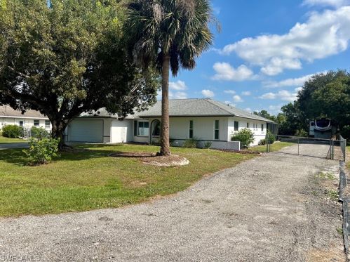 1108 Robert Ave, Lehigh Acres, FL 33936-0915