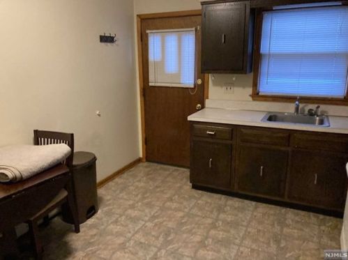 98 Lincoln Ave, Paterson NJ  07506-0014 exterior