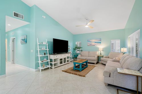 120 1st St, Key Largo FL  33037-4856 exterior