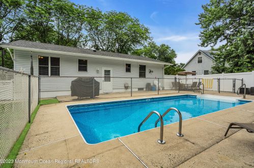 10 Trinity Pl, Jackson Twp NJ  08527-1822 exterior