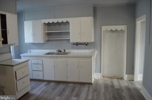 2161 Newville Rd, Carlisle PA  17015-7747 exterior