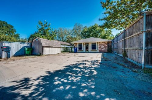 110 Chieftain Dr, Waxahachie TX  75165-1503 exterior