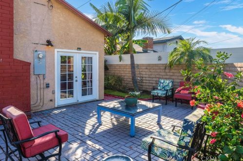 2105 65th St, Long Beach CA  90805-2615 exterior
