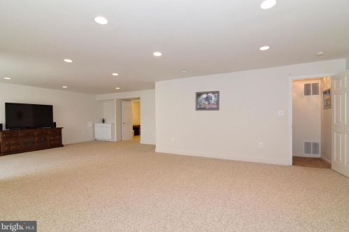 213 Alpine Dr, Leesburg VA 20175-6132 exterior