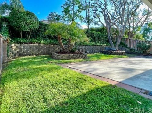 913 Brighton Ct, Vista, CA 92081-8921
