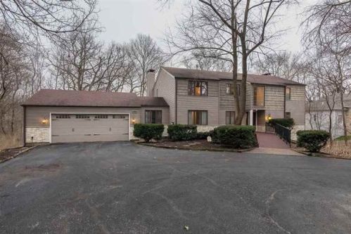 29 Briarwood Ln, Panarama Park, IA 52722-5404