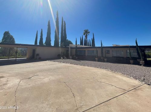 623 Crawford St, Nogales, AZ 85621-2511