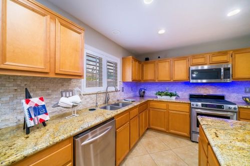 46438 Vianne Ct, Temecula CA  92592-3328 exterior