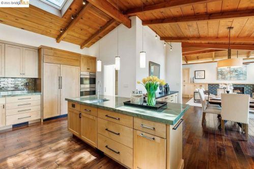 25566 Fernhill Dr, Los Altos CA  94024-6302 exterior