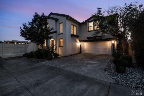 1462 Trombetta St, Santa Rosa, CA 95407-8918