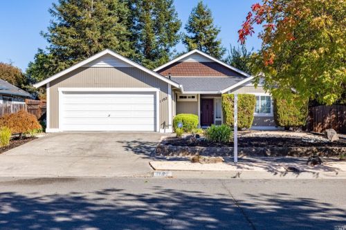 1102 Putney Dr, Santa Rosa, CA 95401-8826
