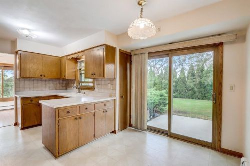 6118 Twin Oak Dr, Greendale WI  53129-2662 exterior